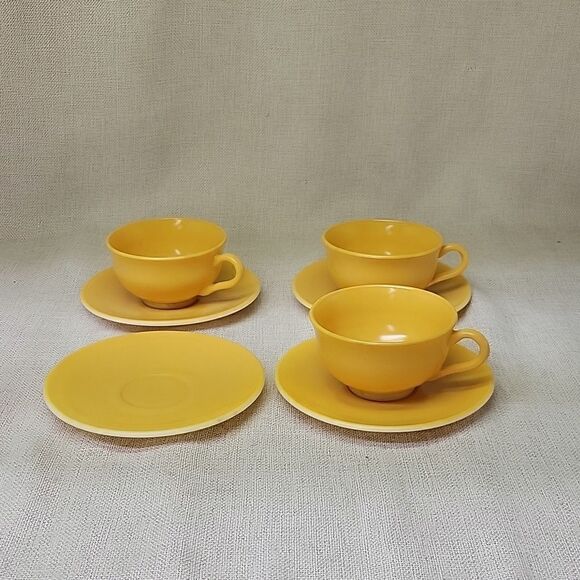 Vintage Hazel Atlas Ovide Butterscotch Platonite Teacup and Saucer - Picture 1 of 8